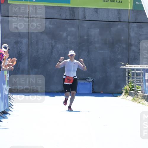 09.08.2026 - GEWOBA Citytriathlon Bremen Yannick Fuchs http://msf.ph/oto/9936290 09.08.2026 15:04:21 Ziel  meine-sportfotos.de