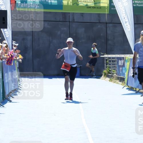 09.08.2026 - GEWOBA Citytriathlon Bremen Yannick Fuchs http://msf.ph/oto/9936294 09.08.2026 15:04:24 Ziel  meine-sportfotos.de