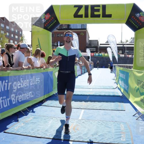 09.08.2026 - GEWOBA Citytriathlon Bremen Yannick Fuchs http://msf.ph/oto/9936318 09.08.2026 15:04:37 Ziel 150 meine-sportfotos.de