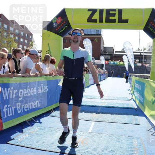 09.08.2026 - GEWOBA Citytriathlon Bremen Yannick Fuchs http://msf.ph/oto/9936319 09.08.2026 15:04:37 Ziel 150 meine-sportfotos.de