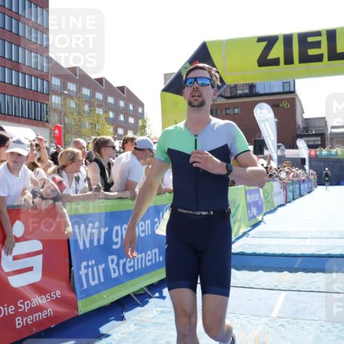 09.08.2026 - GEWOBA Citytriathlon Bremen Yannick Fuchs http://msf.ph/oto/9936321 09.08.2026 15:04:37 Ziel 150 meine-sportfotos.de