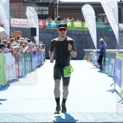 09.08.2026 - GEWOBA Citytriathlon Bremen Yannick Fuchs http://msf.ph/oto/9936371 09.08.2026 15:05:12 Ziel 11 meine-sportfotos.de