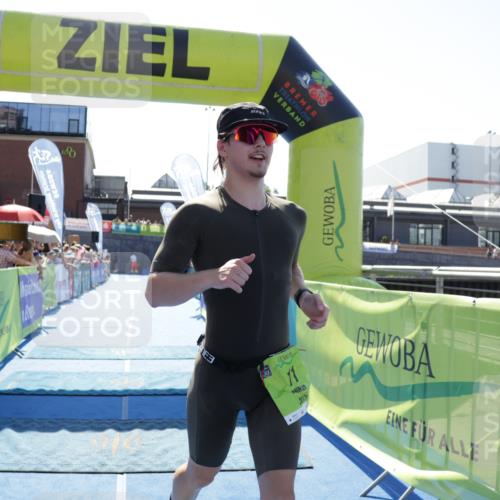 09.08.2026 - GEWOBA Citytriathlon Bremen Yannick Fuchs http://msf.ph/oto/9936376 09.08.2026 15:05:13 Ziel 11 meine-sportfotos.de