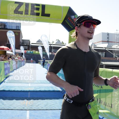 09.08.2026 - GEWOBA Citytriathlon Bremen Yannick Fuchs http://msf.ph/oto/9936377 09.08.2026 15:05:13 Ziel 11 meine-sportfotos.de