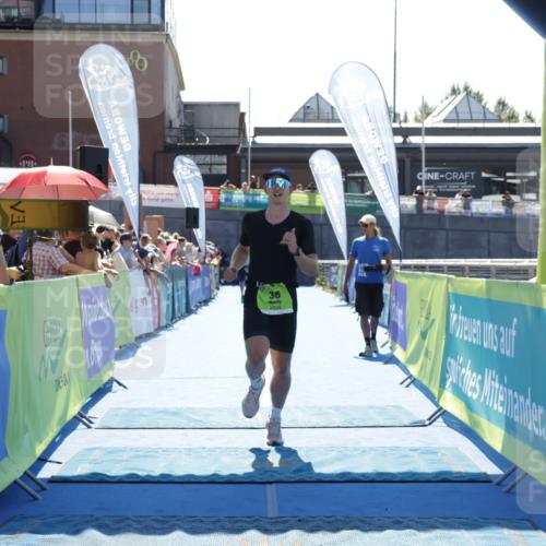 09.08.2026 - GEWOBA Citytriathlon Bremen Yannick Fuchs http://msf.ph/oto/9936387 09.08.2026 15:05:32 Ziel 36 meine-sportfotos.de