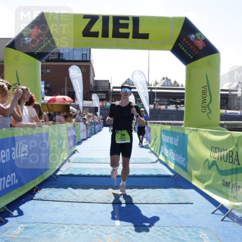 09.08.2026 - GEWOBA Citytriathlon Bremen Yannick Fuchs http://msf.ph/oto/9936389 09.08.2026 15:05:32 Ziel 36 meine-sportfotos.de