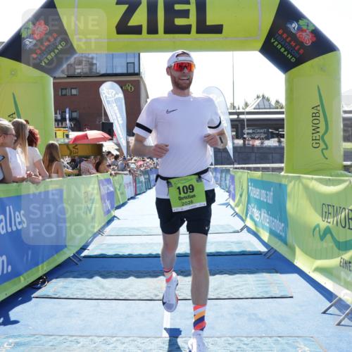 09.08.2026 - GEWOBA Citytriathlon Bremen Yannick Fuchs http://msf.ph/oto/9936453 09.08.2026 15:06:22 Ziel 109, 350 meine-sportfotos.de