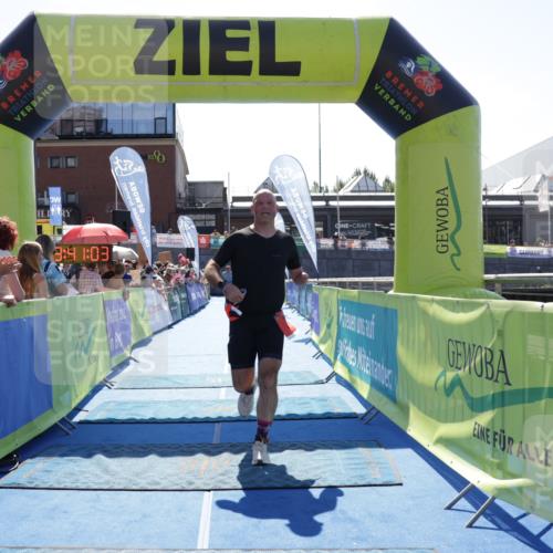 09.08.2026 - GEWOBA Citytriathlon Bremen Yannick Fuchs http://msf.ph/oto/9936594 09.08.2026 15:07:26 Ziel 799 meine-sportfotos.de