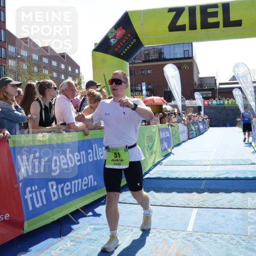 09.08.2026 - GEWOBA Citytriathlon Bremen Yannick Fuchs http://msf.ph/oto/9936653 09.08.2026 15:08:03 Ziel 51 meine-sportfotos.de