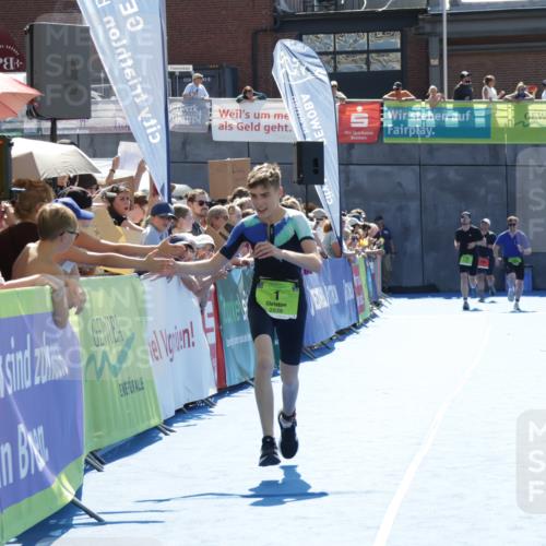 09.08.2026 - GEWOBA Citytriathlon Bremen Yannick Fuchs http://msf.ph/oto/9936697 09.08.2026 15:08:33 Ziel 1 meine-sportfotos.de