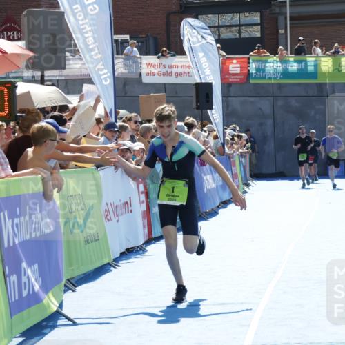 09.08.2026 - GEWOBA Citytriathlon Bremen Yannick Fuchs http://msf.ph/oto/9936698 09.08.2026 15:08:33 Ziel 1 meine-sportfotos.de
