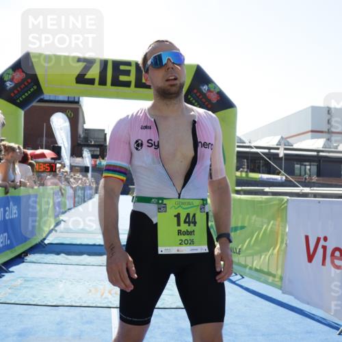 09.08.2026 - GEWOBA Citytriathlon Bremen Yannick Fuchs http://msf.ph/oto/9936838 09.08.2026 15:10:20 Ziel 144 meine-sportfotos.de
