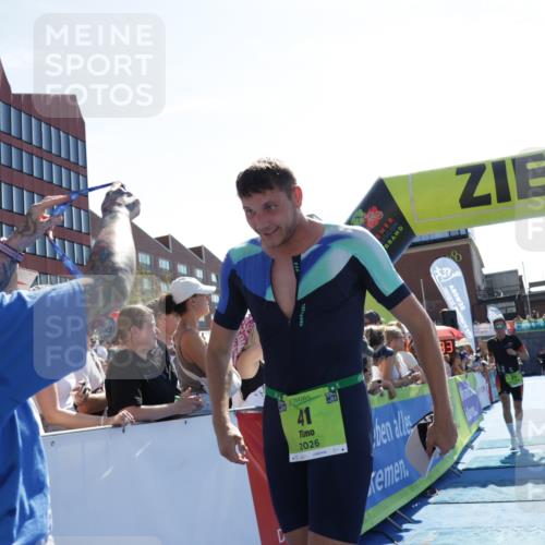 09.08.2026 - GEWOBA Citytriathlon Bremen Yannick Fuchs http://msf.ph/oto/9936900 09.08.2026 15:10:56 Ziel 27, 41 meine-sportfotos.de