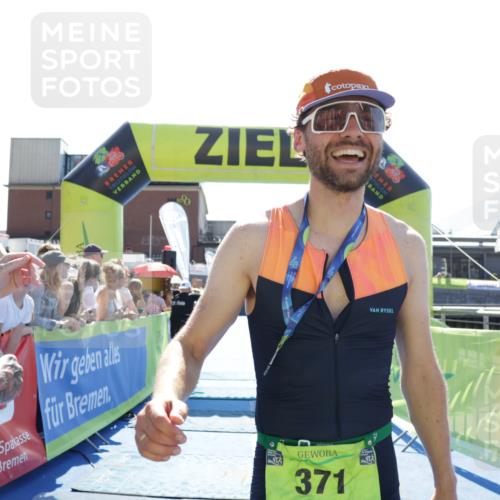 09.08.2026 - GEWOBA Citytriathlon Bremen Yannick Fuchs http://msf.ph/oto/9936929 09.08.2026 15:11:16 Ziel 371 meine-sportfotos.de