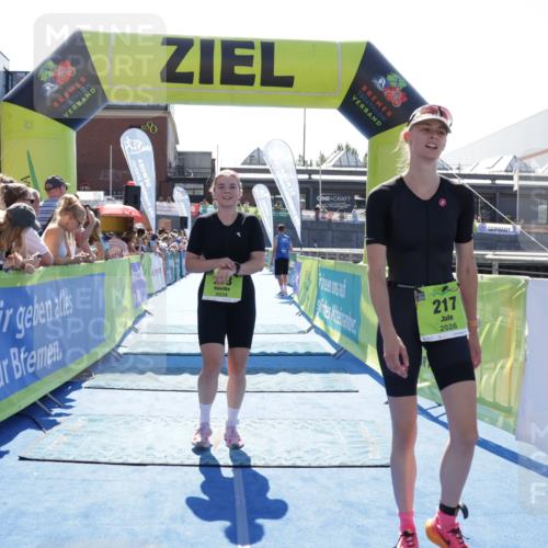 09.08.2026 - GEWOBA Citytriathlon Bremen Yannick Fuchs http://msf.ph/oto/9936970 09.08.2026 15:11:36 Ziel 217, 218 meine-sportfotos.de