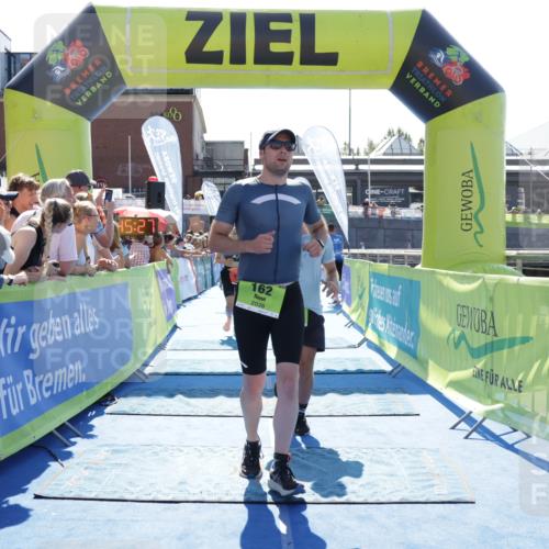 09.08.2026 - GEWOBA Citytriathlon Bremen Yannick Fuchs http://msf.ph/oto/9936988 09.08.2026 15:11:50 Ziel 38, 79, 162, 404, 943 meine-sportfotos.de