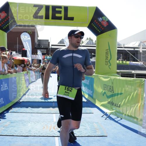 09.08.2026 - GEWOBA Citytriathlon Bremen Yannick Fuchs http://msf.ph/oto/9936990 09.08.2026 15:11:50 Ziel 38, 79, 162, 404, 943 meine-sportfotos.de