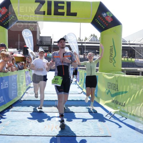 09.08.2026 - GEWOBA Citytriathlon Bremen Yannick Fuchs http://msf.ph/oto/9937028 09.08.2026 15:12:06 Ziel 97, 1103 meine-sportfotos.de