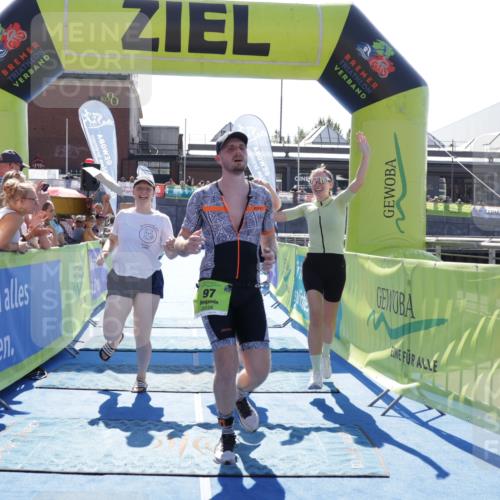 09.08.2026 - GEWOBA Citytriathlon Bremen Yannick Fuchs http://msf.ph/oto/9937029 09.08.2026 15:12:06 Ziel 97, 1103 meine-sportfotos.de