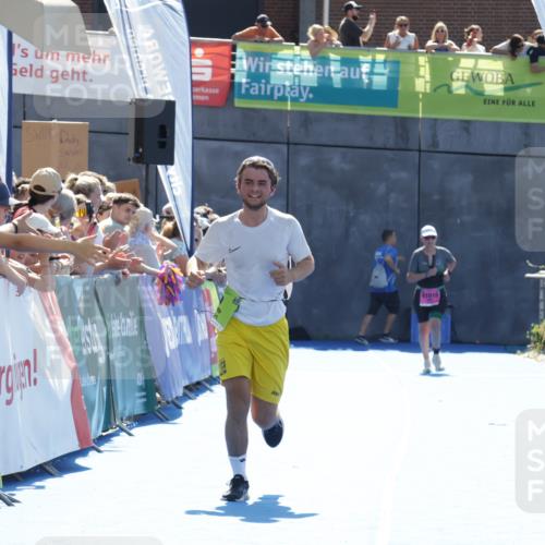 09.08.2026 - GEWOBA Citytriathlon Bremen Yannick Fuchs http://msf.ph/oto/9937033 09.08.2026 15:12:20 Ziel 9 meine-sportfotos.de