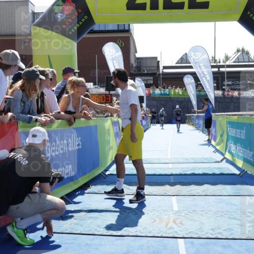 09.08.2026 - GEWOBA Citytriathlon Bremen Yannick Fuchs http://msf.ph/oto/9937039 09.08.2026 15:12:26 Ziel 9 meine-sportfotos.de