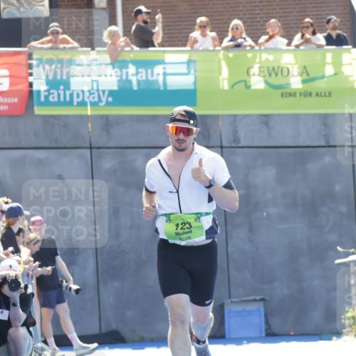 09.08.2026 - GEWOBA Citytriathlon Bremen Yannick Fuchs http://msf.ph/oto/9937061 09.08.2026 15:12:57 Ziel 123 meine-sportfotos.de