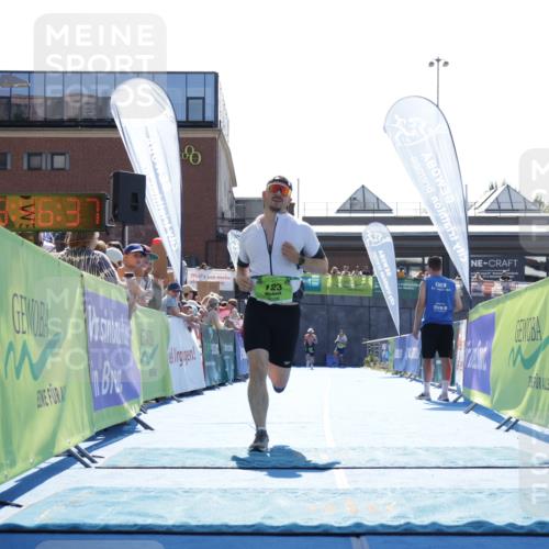 09.08.2026 - GEWOBA Citytriathlon Bremen Yannick Fuchs http://msf.ph/oto/9937068 09.08.2026 15:13:00 Ziel 123 meine-sportfotos.de