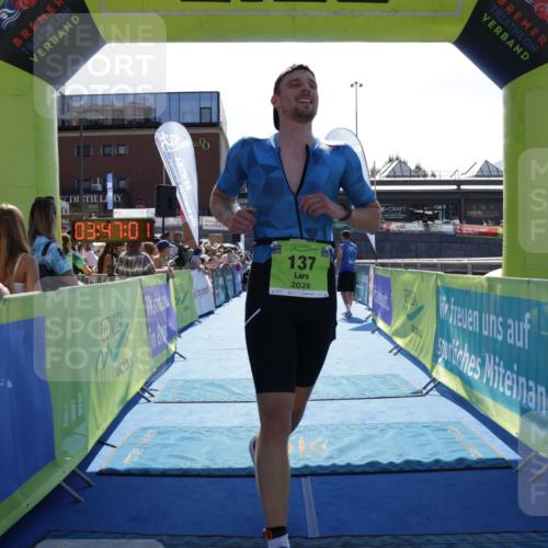 09.08.2026 - GEWOBA Citytriathlon Bremen Yannick Fuchs http://msf.ph/oto/9937118 09.08.2026 15:13:24 Ziel 67, 137, 470 meine-sportfotos.de