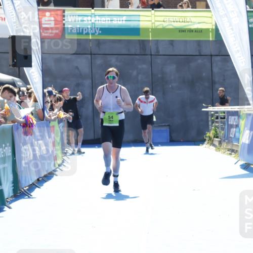 09.08.2026 - GEWOBA Citytriathlon Bremen Yannick Fuchs http://msf.ph/oto/9937133 09.08.2026 15:13:38 Ziel 54, 105 meine-sportfotos.de
