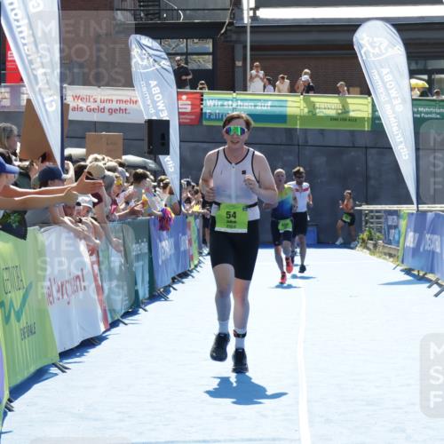 09.08.2026 - GEWOBA Citytriathlon Bremen Yannick Fuchs http://msf.ph/oto/9937138 09.08.2026 15:13:41 Ziel 54 meine-sportfotos.de