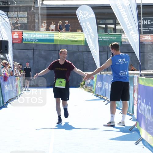 09.08.2026 - GEWOBA Citytriathlon Bremen Yannick Fuchs http://msf.ph/oto/9937182 09.08.2026 15:14:12 Ziel 99 meine-sportfotos.de