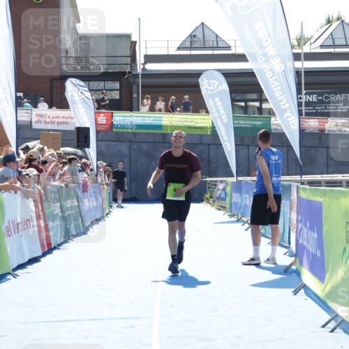 09.08.2026 - GEWOBA Citytriathlon Bremen Yannick Fuchs http://msf.ph/oto/9937183 09.08.2026 15:14:12 Ziel 99 meine-sportfotos.de