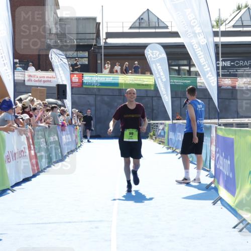 09.08.2026 - GEWOBA Citytriathlon Bremen Yannick Fuchs http://msf.ph/oto/9937184 09.08.2026 15:14:12 Ziel 99 meine-sportfotos.de