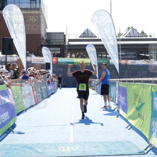 09.08.2026 - GEWOBA Citytriathlon Bremen Yannick Fuchs http://msf.ph/oto/9937185 09.08.2026 15:14:13 Ziel 99 meine-sportfotos.de