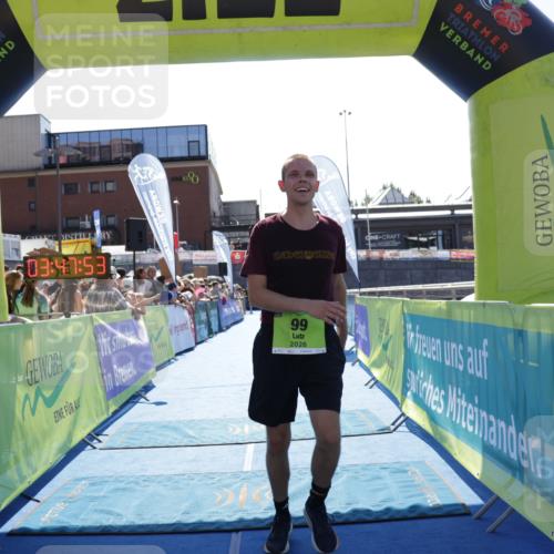 09.08.2026 - GEWOBA Citytriathlon Bremen Yannick Fuchs http://msf.ph/oto/9937193 09.08.2026 15:14:16 Ziel 99 meine-sportfotos.de