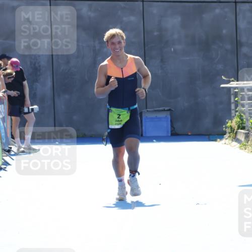 09.08.2026 - GEWOBA Citytriathlon Bremen Yannick Fuchs http://msf.ph/oto/9937199 09.08.2026 15:14:22 Ziel  meine-sportfotos.de