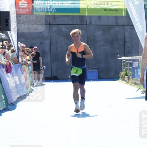 09.08.2026 - GEWOBA Citytriathlon Bremen Yannick Fuchs http://msf.ph/oto/9937201 09.08.2026 15:14:23 Ziel 2 meine-sportfotos.de