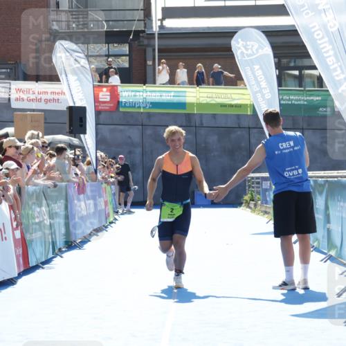 09.08.2026 - GEWOBA Citytriathlon Bremen Yannick Fuchs http://msf.ph/oto/9937204 09.08.2026 15:14:25 Ziel 2 meine-sportfotos.de