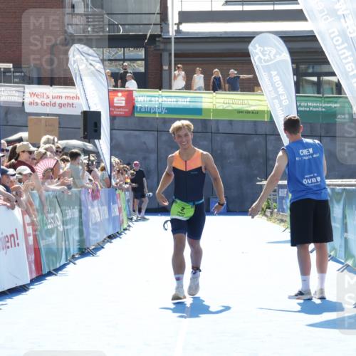 09.08.2026 - GEWOBA Citytriathlon Bremen Yannick Fuchs http://msf.ph/oto/9937205 09.08.2026 15:14:25 Ziel 2 meine-sportfotos.de
