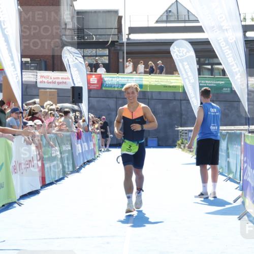 09.08.2026 - GEWOBA Citytriathlon Bremen Yannick Fuchs http://msf.ph/oto/9937206 09.08.2026 15:14:26 Ziel 2 meine-sportfotos.de