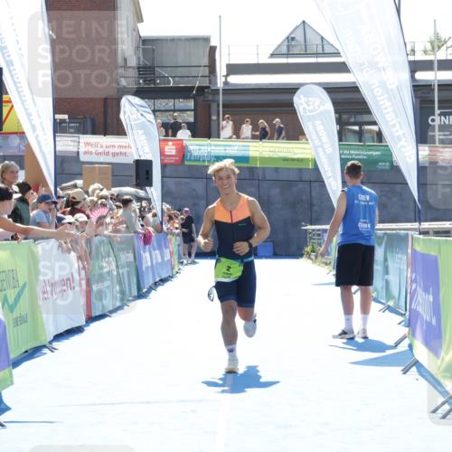09.08.2026 - GEWOBA Citytriathlon Bremen Yannick Fuchs http://msf.ph/oto/9937207 09.08.2026 15:14:26 Ziel 2 meine-sportfotos.de