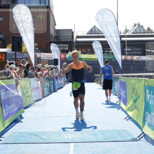 09.08.2026 - GEWOBA Citytriathlon Bremen Yannick Fuchs http://msf.ph/oto/9937209 09.08.2026 15:14:27 Ziel 2 meine-sportfotos.de
