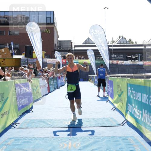 09.08.2026 - GEWOBA Citytriathlon Bremen Yannick Fuchs http://msf.ph/oto/9937210 09.08.2026 15:14:28 Ziel 2 meine-sportfotos.de
