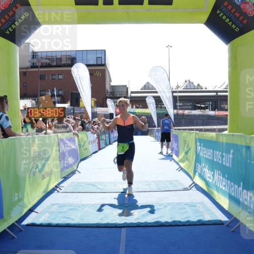 09.08.2026 - GEWOBA Citytriathlon Bremen Yannick Fuchs http://msf.ph/oto/9937212 09.08.2026 15:14:28 Ziel 2 meine-sportfotos.de