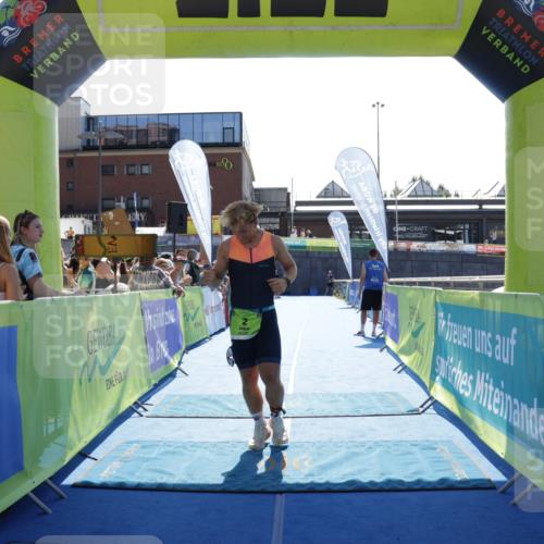 09.08.2026 - GEWOBA Citytriathlon Bremen Yannick Fuchs http://msf.ph/oto/9937213 09.08.2026 15:14:29 Ziel 2 meine-sportfotos.de