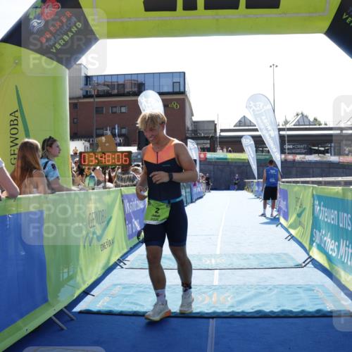 09.08.2026 - GEWOBA Citytriathlon Bremen Yannick Fuchs http://msf.ph/oto/9937216 09.08.2026 15:14:29 Ziel 2 meine-sportfotos.de