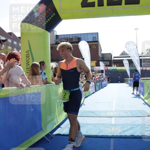 09.08.2026 - GEWOBA Citytriathlon Bremen Yannick Fuchs http://msf.ph/oto/9937219 09.08.2026 15:14:29 Ziel 2 meine-sportfotos.de