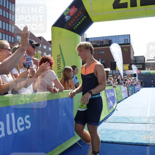 09.08.2026 - GEWOBA Citytriathlon Bremen Yannick Fuchs http://msf.ph/oto/9937221 09.08.2026 15:14:30 Ziel 2 meine-sportfotos.de