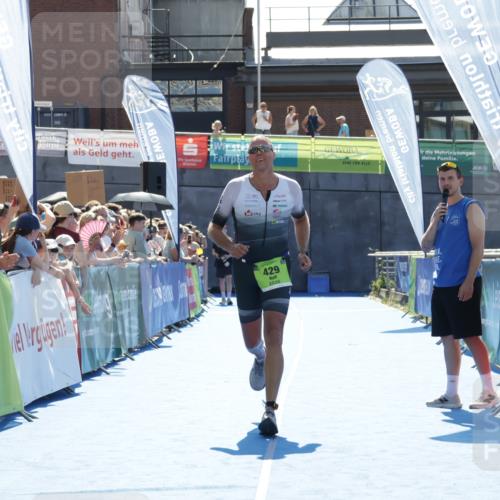 09.08.2026 - GEWOBA Citytriathlon Bremen Yannick Fuchs http://msf.ph/oto/9937245 09.08.2026 15:14:53 Ziel 346, 429 meine-sportfotos.de