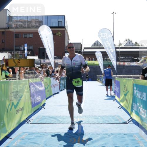 09.08.2026 - GEWOBA Citytriathlon Bremen Yannick Fuchs http://msf.ph/oto/9937248 09.08.2026 15:14:55 Ziel 429 meine-sportfotos.de